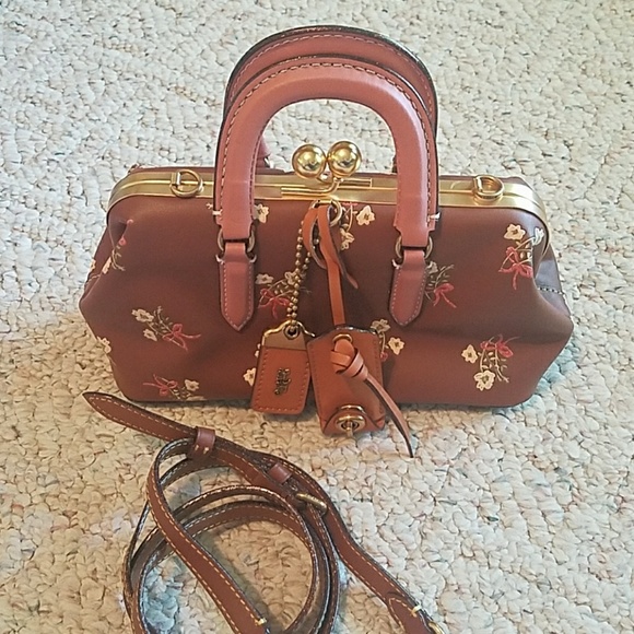 coach kisslock satchel